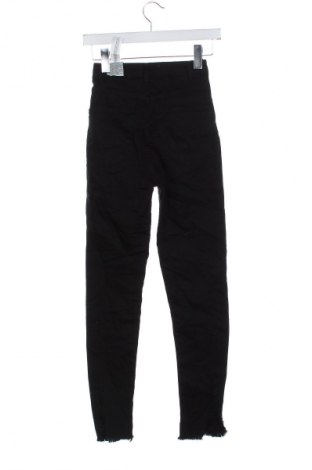 Dámske džínsy  Stradivarius, Veľkosť XS, Farba Čierna, Cena  16,95 €