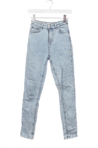 Damskie jeansy Terranova, Rozmiar XS, Kolor Niebieski, Cena 95,99 zł