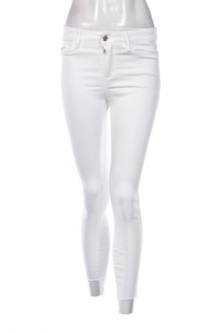 Női farmernadrág Vero Moda, Méret M, Szín Fehér, Ár 6 545 Ft