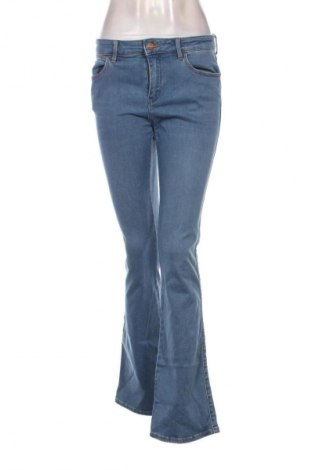 Damskie jeansy Wrangler, Rozmiar M, Kolor Niebieski, Cena 209,99 zł