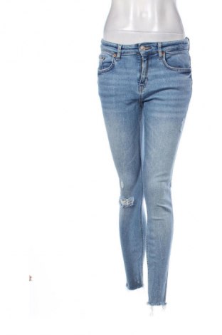 Damskie jeansy Zara, Rozmiar M, Kolor Niebieski, Cena 63,69 zł