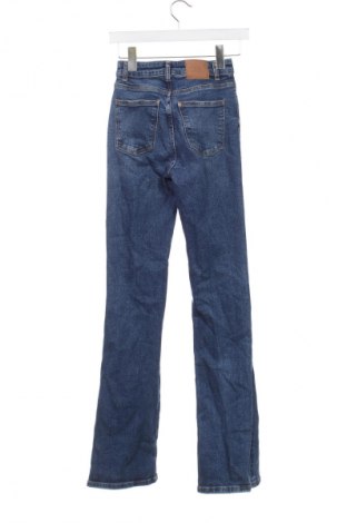 Blugi de femei Zara, Mărime XS, Culoare Albastru, Preț 69,82 Lei