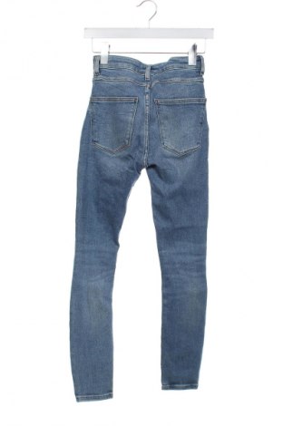 Blugi de femei Zara, Mărime XS, Culoare Albastru, Preț 57,99 Lei