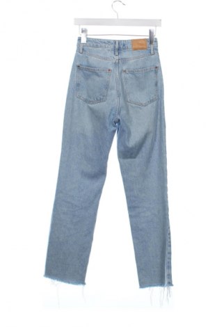 Дамски дънки Zara, Размер XXS, Цвят Син, Цена 30,57 лв.