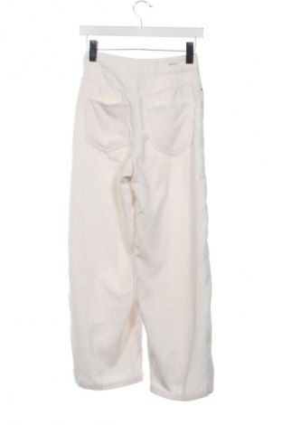 Pantaloni de velvet de femei Pull&Bear, Mărime XXS, Culoare Alb, Preț 78,79 Lei