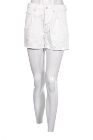 Pantaloni scurți de femei Mustang, Mărime M, Culoare Alb, Preț 86,00 Lei