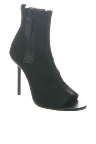 Încălțăminte de damă Zara, Mărime 38, Culoare Negru, Preț 69,82 Lei