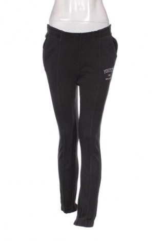 Pantaloni de femei Bershka, Mărime M, Culoare Gri, Preț 66,96 Lei