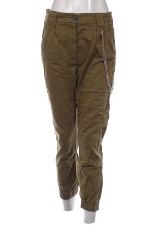 Damenhose Bershka, Größe M, Farbe Grün, Preis € 14,83
