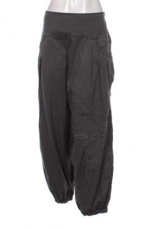 Pantaloni de femei Desigual, Mărime M, Culoare Gri, Preț 202,99 Lei