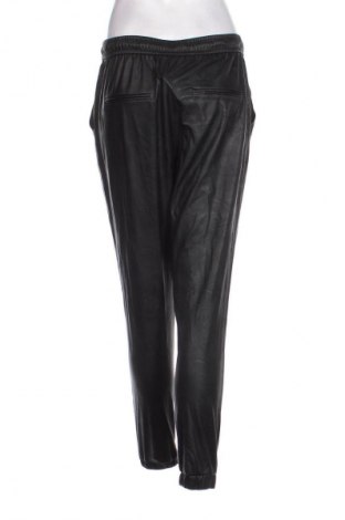 Pantaloni de femei Pull&Bear, Mărime M, Culoare Negru, Preț 73,36 Lei