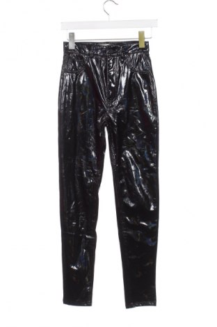 Pantaloni de femei Pull&Bear, Mărime XS, Culoare Negru, Preț 73,00 Lei
