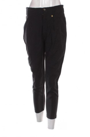 Pantaloni de femei Rinascimento, Mărime S, Culoare Negru, Preț 202,99 Lei