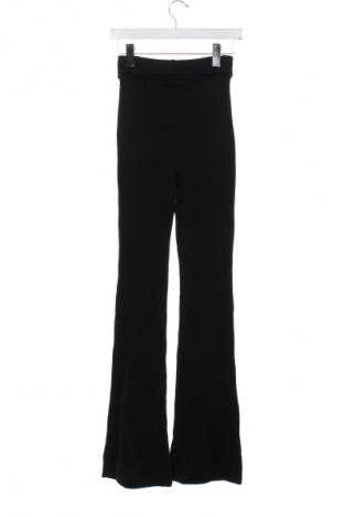 Дамско спортно долнище Bershka, Размер XS, Цвят Черен, Цена 46,99 лв.