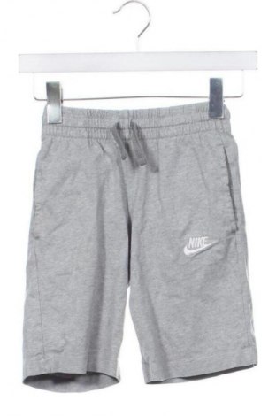 Παιδικό κοντό παντελόνι Nike, Μέγεθος 7-8y/ 128-134 εκ., Χρώμα Γκρί, Τιμή 14,36 €