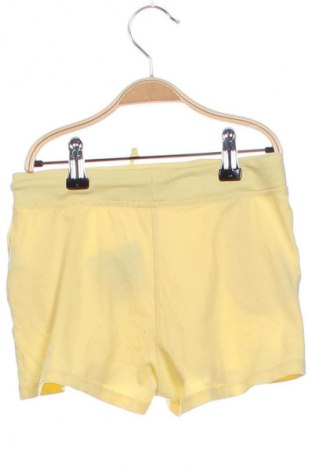 Pantaloni scurți pentru copii Sinsay, Mărime 6-7y/ 122-128 cm, Culoare Galben, Preț 35,00 Lei