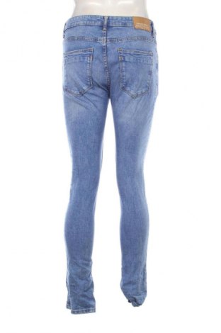 Męskie jeansy Bershka, Rozmiar M, Kolor Niebieski, Cena 127,99 zł