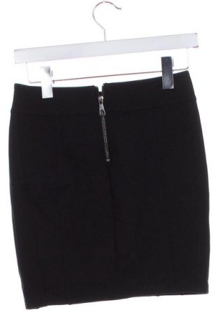 Fustă Guess, Mărime XS, Culoare Negru, Preț 202,99 Lei