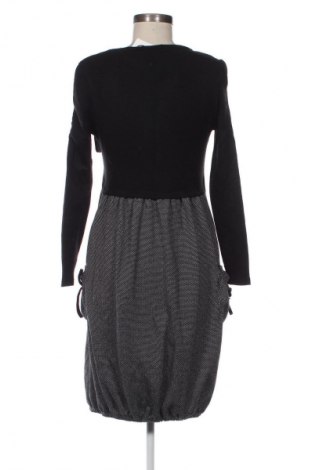 Rochie 4me, Mărime M, Culoare Negru, Preț 73,36 Lei