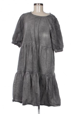 Rochie Gestuz, Mărime M, Culoare Gri, Preț 328,87 Lei