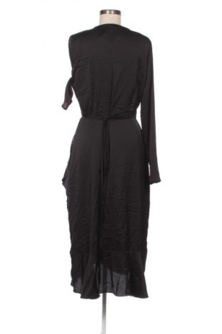 Sukienka Gina Tricot, Rozmiar M, Kolor Czarny, Cena 111,99 zł