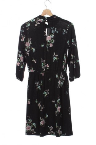 Рокля H&M, Размер XS, Цвят Многоцветен, Цена 29,99 лв.