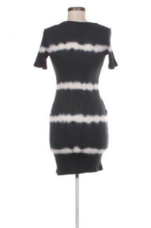 Рокля H&M Divided, Размер S, Цвят Многоцветен, Цена 29,99 лв.