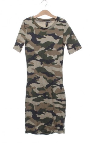 Рокля H&M Divided, Размер XS, Цвят Многоцветен, Цена 29,33 лв.