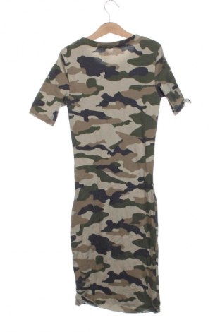 Рокля H&M Divided, Размер XS, Цвят Многоцветен, Цена 29,33 лв.