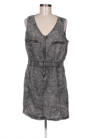 Kleid Janina, Größe L, Farbe Grau, Preis 12,99 €