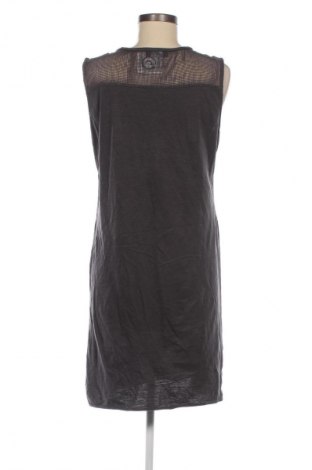 Kleid Le Temps Des Cerises, Größe M, Farbe Grau, Preis 24,33 €