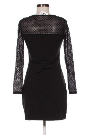 Sukienka Lola & Liza, Rozmiar M, Kolor Czarny, Cena 157,99 zł