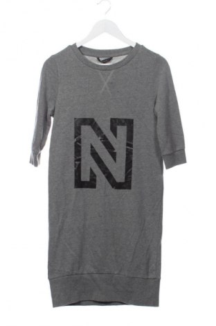 Kleid Nikkie, Größe XS, Farbe Grau, Preis € 57,99
