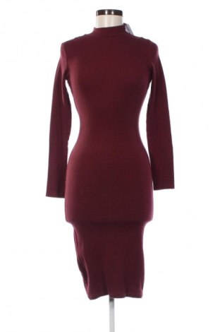Рокля Pull&Bear, Размер M, Цвят Многоцветен, Цена 38,36 лв.
