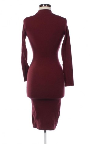 Рокля Pull&Bear, Размер M, Цвят Многоцветен, Цена 38,36 лв.