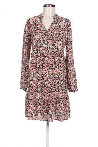 Рокля Vero Moda, Размер M, Цвят Многоцветен, Цена 34,00 лв.