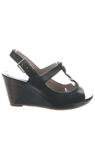 Сандали Clarks, Размер 38, Цвят Черен, Цена 240,35 лв.