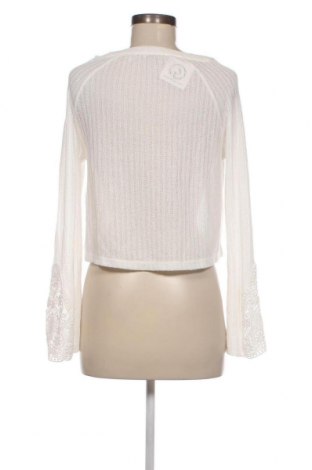 Γυναικεία μπλούζα Bershka, Μέγεθος M, Χρώμα Λευκό, Τιμή 11,75 €