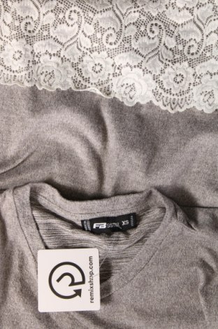Дамска блуза Fb Sister, Размер XS, Цвят Сив, Цена 3,99 лв.