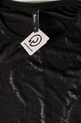 Γυναικεία μπλούζα Flame, Μέγεθος XS, Χρώμα Μαύρο, Τιμή 2,35 €