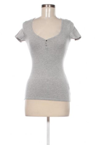 Damen Shirt Jennyfer, Größe XS, Farbe Grau, Preis 15,98 €