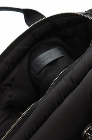 Дамска чанта Moncler, Цвят Черен, Цена 512,85 лв.