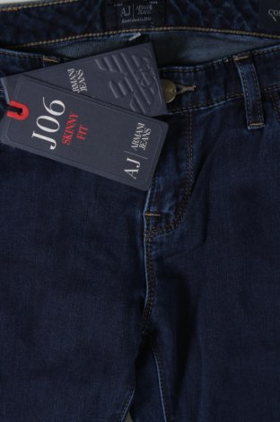 Дамски дънки Armani Jeans, Размер S, Цвят Син, Цена 198,12 лв.