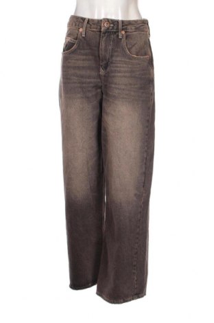 Dámské džíny  BDG, Velikost M, Barva Vícebarevné, Cena  674,00 Kč