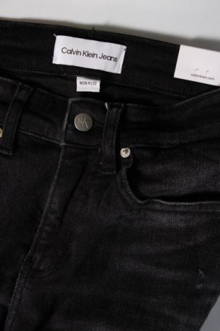 Blugi de femei Calvin Klein Jeans, Mărime S, Culoare Negru, Preț 282,24 Lei