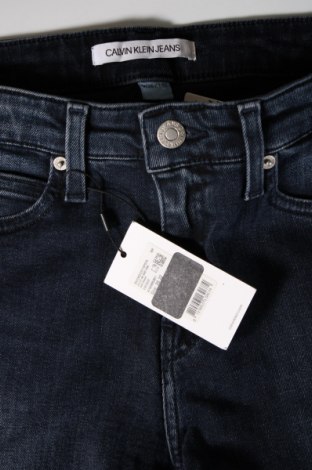 Dámske džínsy  Calvin Klein Jeans, Veľkosť M, Farba Modrá, Cena  80,41 €