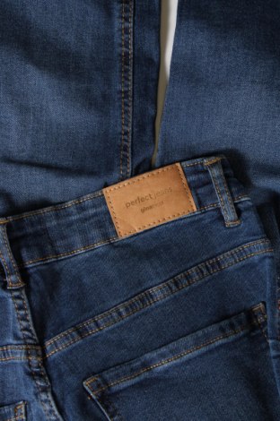 Damskie jeansy Perfect Jeans By Gina Tricot, Rozmiar L, Kolor Niebieski, Cena 59,81 zł