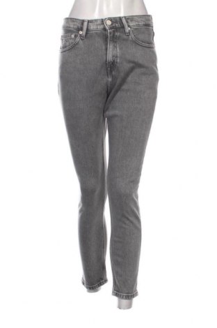 Дамски дънки Tommy Jeans, Размер S, Цвят Сив, Цена 112,20 лв.