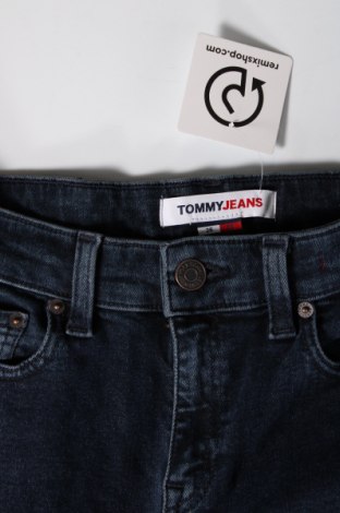 Дамски дънки Tommy Jeans, Размер S, Цвят Син, Цена 102,00 лв.