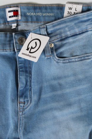 Damskie jeansy Tommy Jeans, Rozmiar M, Kolor Niebieski, Cena 543,75 zł
